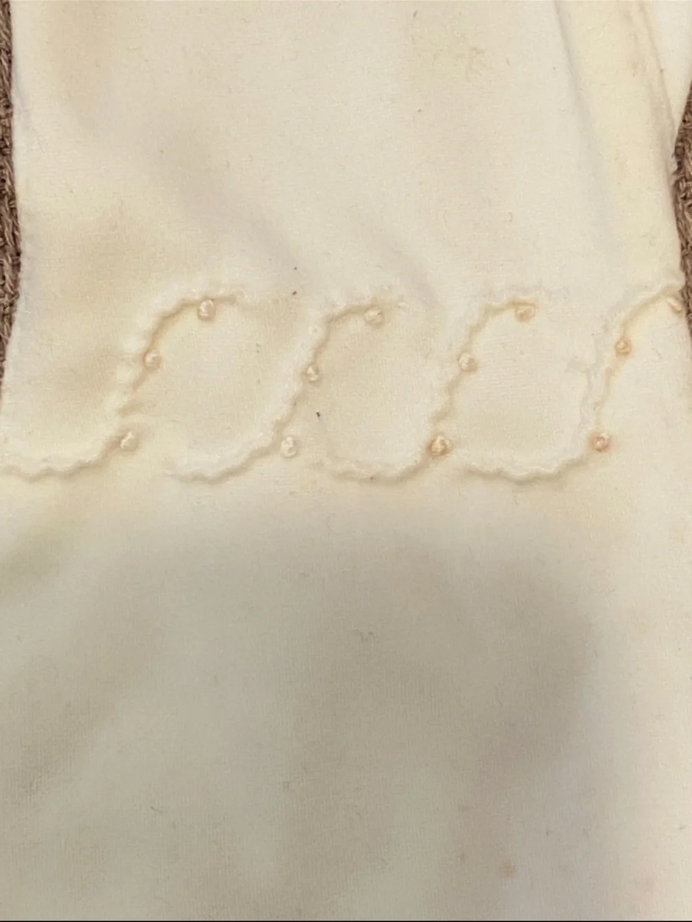 Vintage Women's Cream long Dress Gloves with  unique Embroidery in good cond